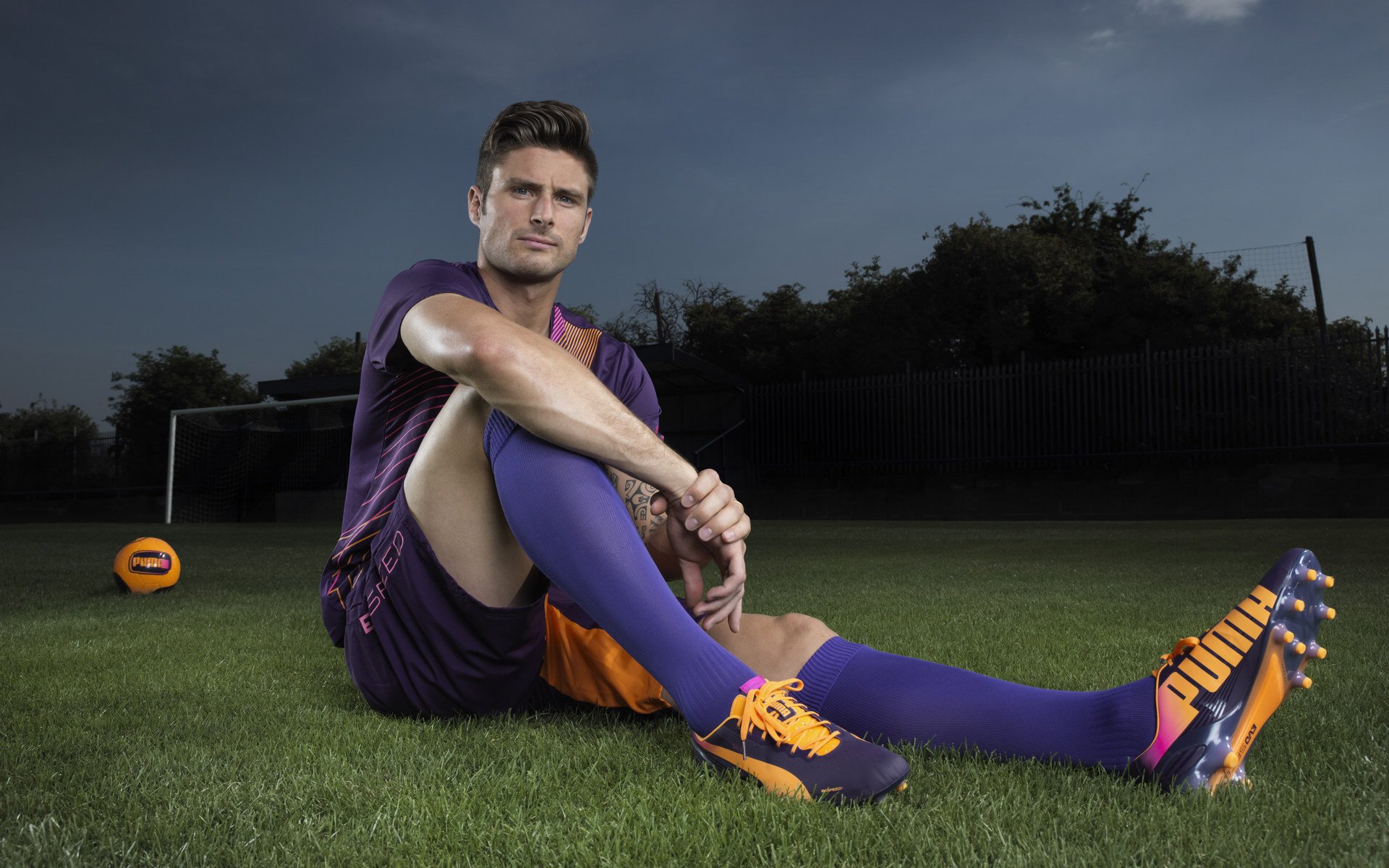 中国女足在比赛中展现出优雅的踢球风格，中国女足好样的