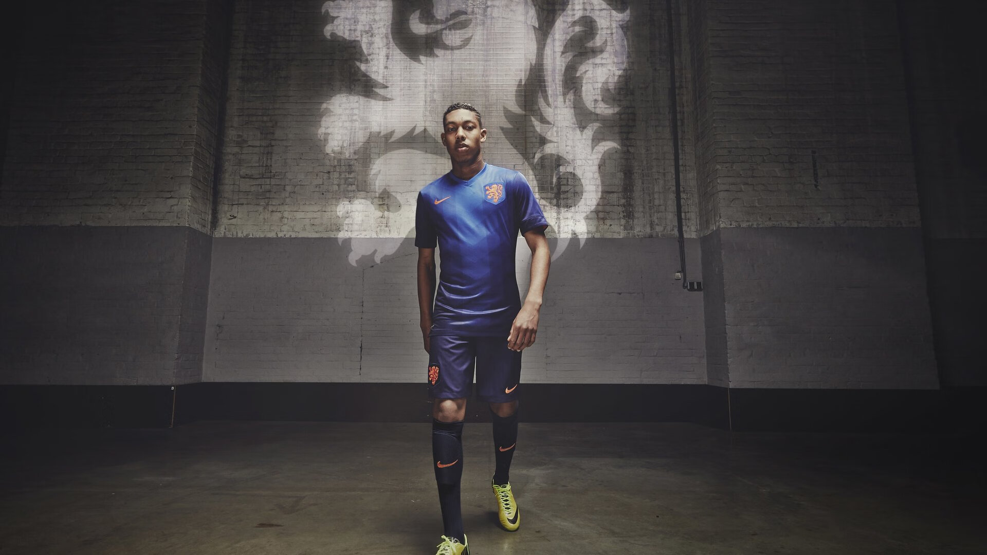 巴萨主场大捷！苏亚雷斯梅开二度，助队连胜，巴萨致敬苏亚雷斯